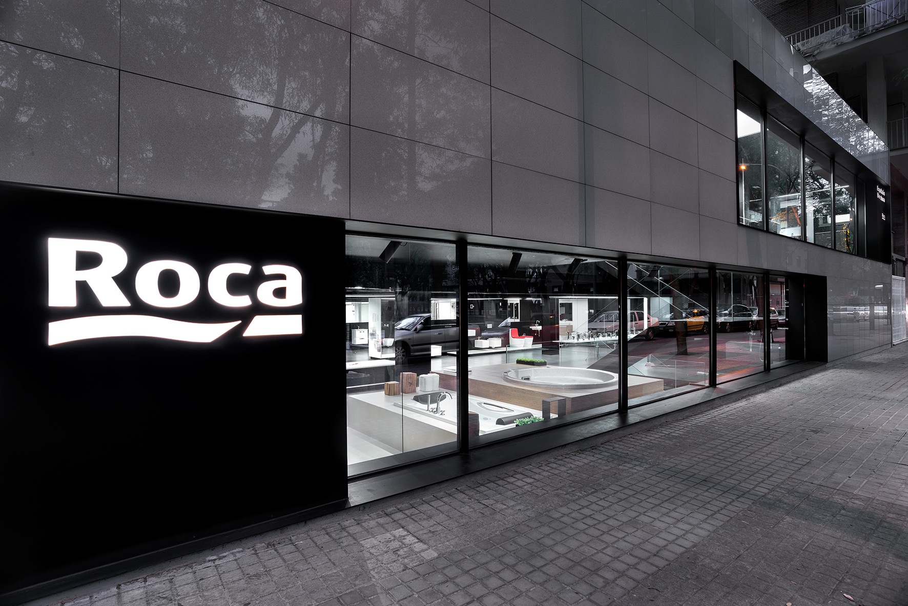 <p>The best and largest display of Roca bathroom products and floor and wall tiles, with the option of requesting an appointment for personalised attention.&nbsp;</p>2